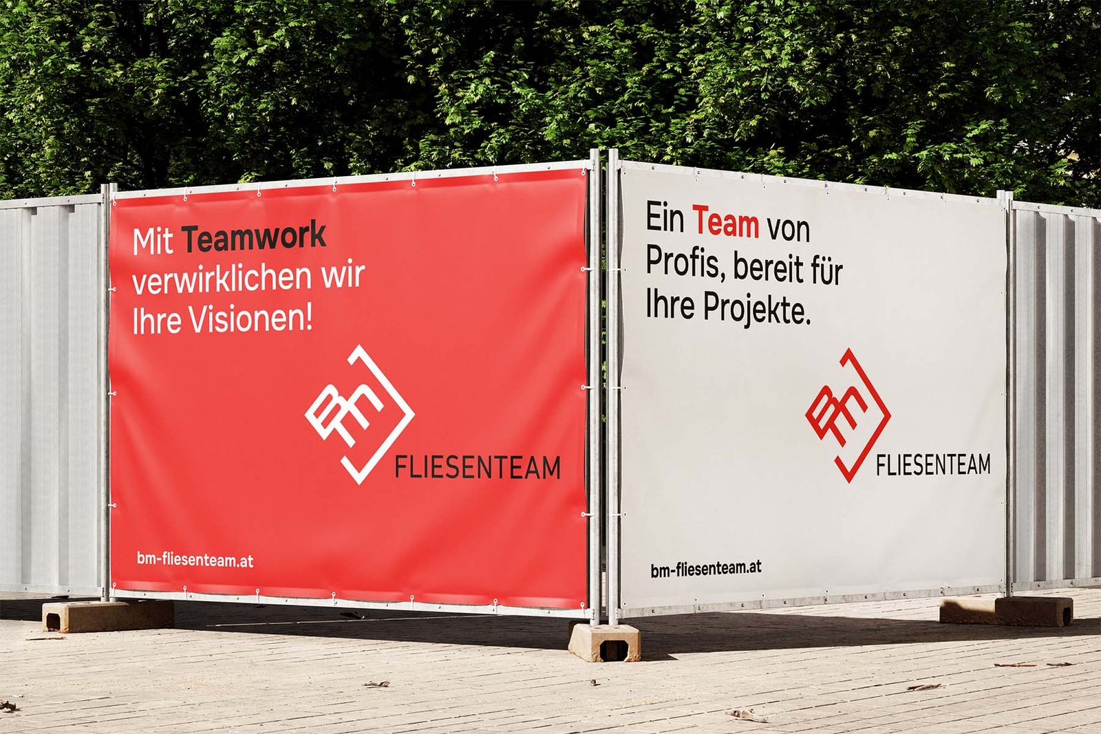 Bauzaunbanner mit Slogan und Logo des BM Fliesenteam