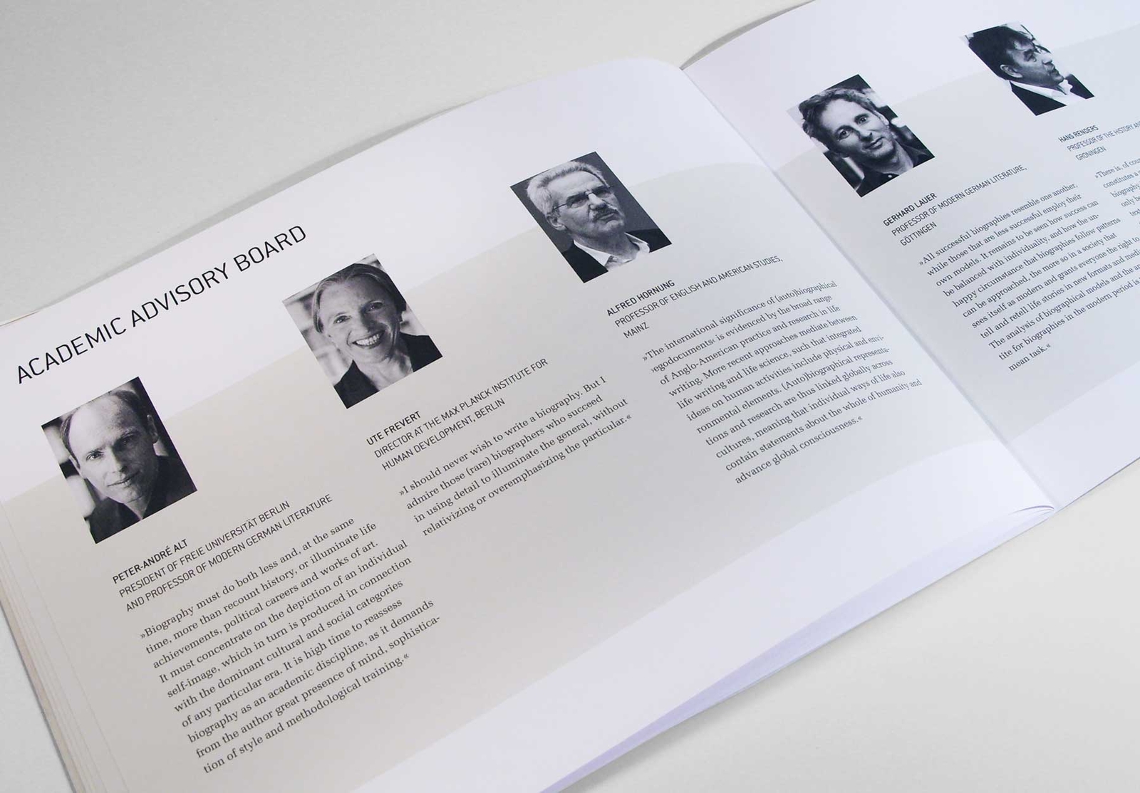 Innenseite Academic Advisory Board für die Broschüre des Ludwig Boltzmann Instituts History and Theory of Biography