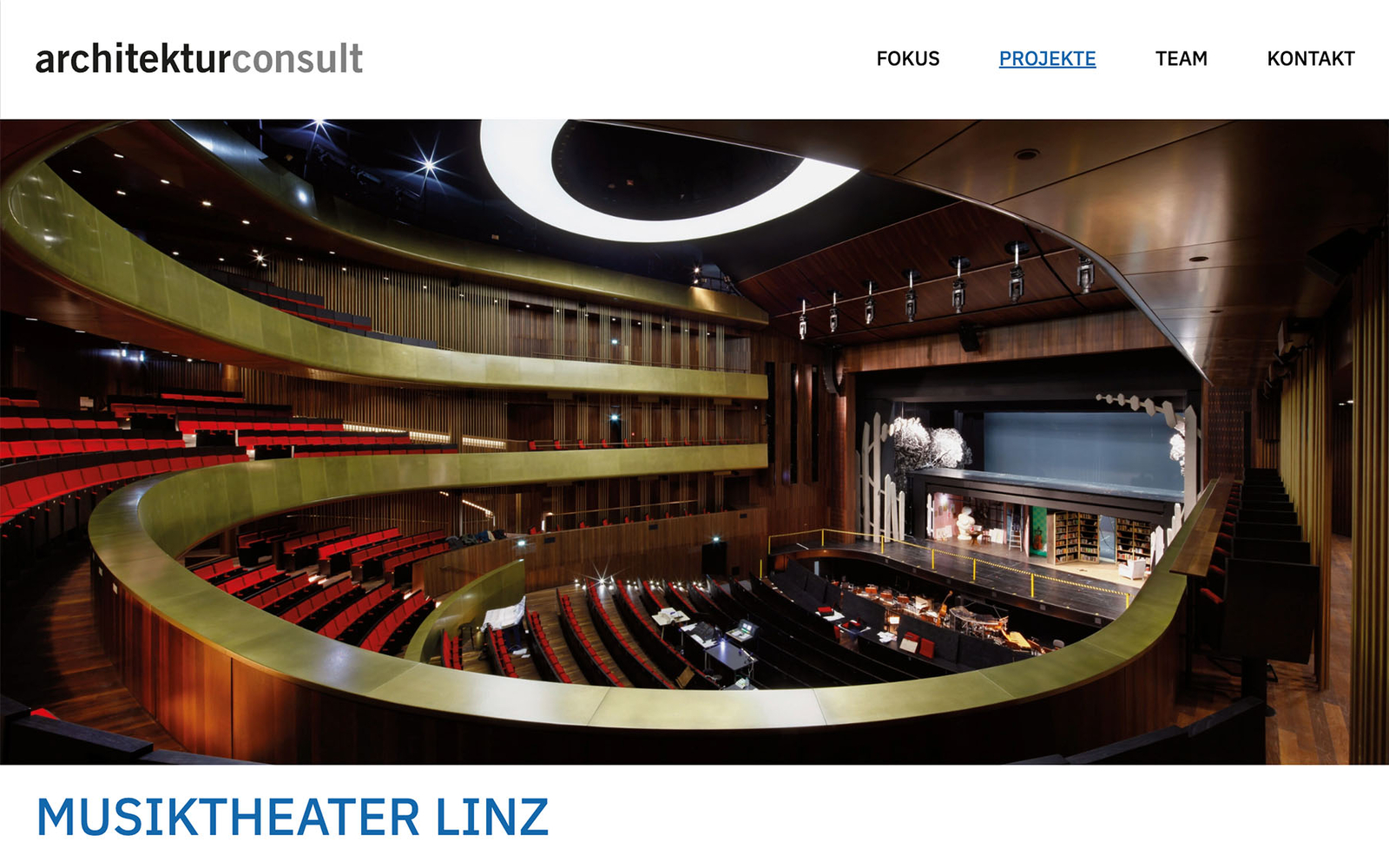 Projektseite von architektuconsult mit großem Projektbild und Überschrift.